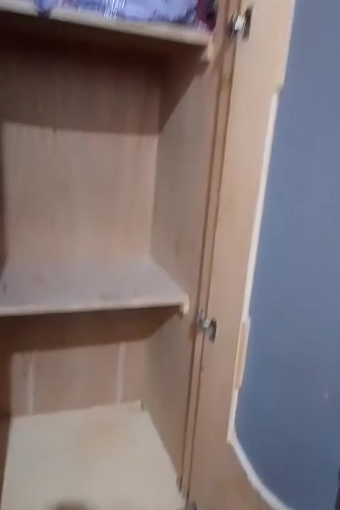 السلام عليكم غرفه اخشاب للبيع نضيفه كلش مكاني بالشطره اليريدها بالخدمه ***********
