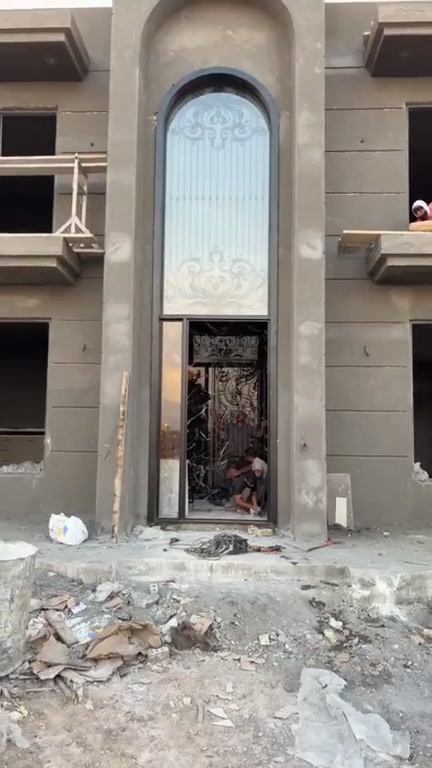 خدمات إنشاءات • مقاولات • بدون تفاصيل