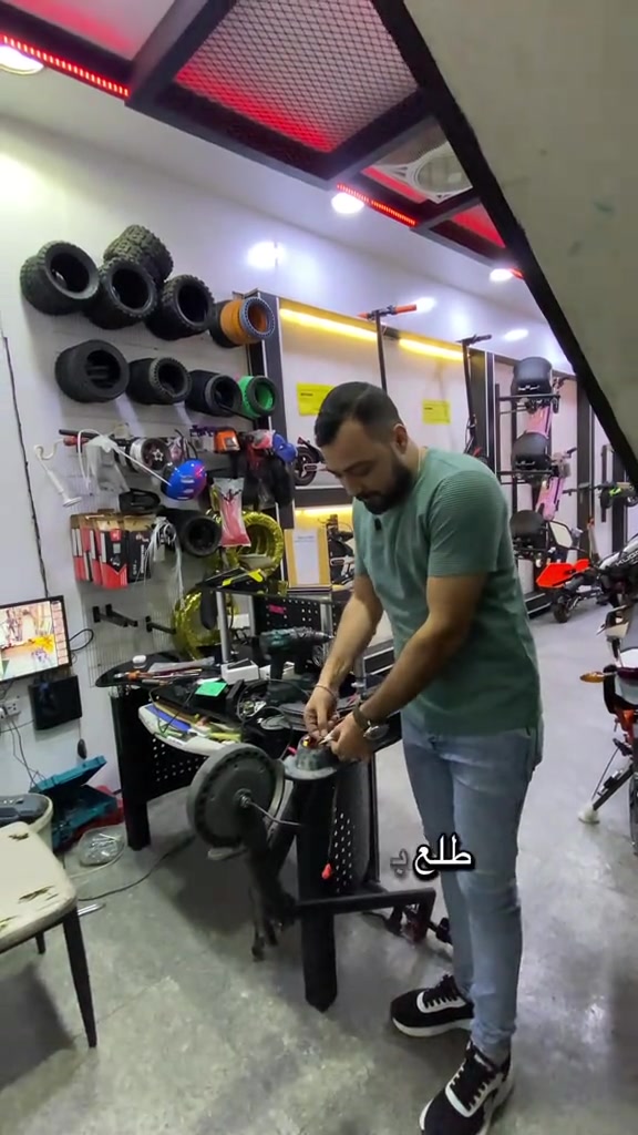 سكوتر شاهين  للتواصل واتساب ورقم الواتساب 📞  ☎️*********** الموقع 📍صليخ شارع ال600 مجاور مطعم العائلة  #سكوتر #صيانة #دراجة#العراق #بغداد 

نص مكتوب في الصور:
- حجي اليوم احانا