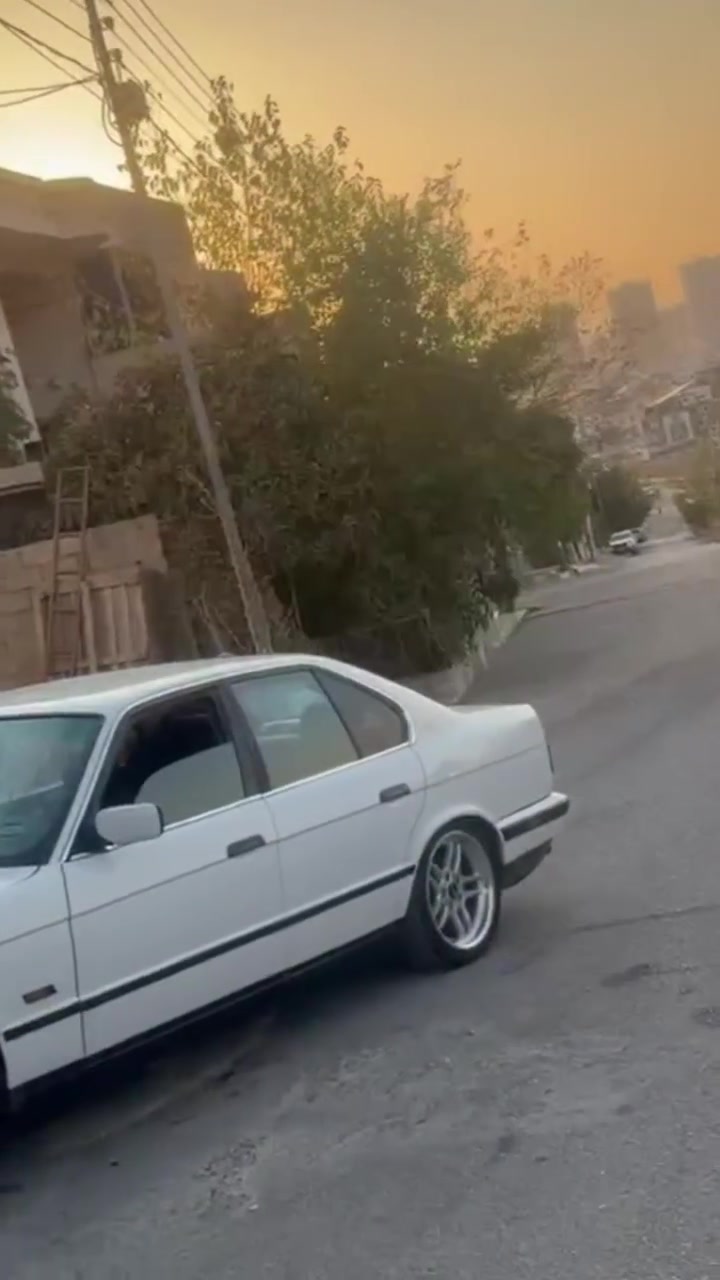 سەرەتا بەناوی خوای گەورە
BMW_525_1990
ڕەقەم سلێمانی 
گێڕ عادی و تەبرید بەس غازی نەقسە و دوجام کارەبا و ئەکسل قفڵ
مەکینەو گێڕی بەشەرت  پێش و دوا کەپس
سەیارەکە زۆر جوان و جایزە 
سعری 55$ معامەلەیەکی برایەنە 
ژ.م ***********
