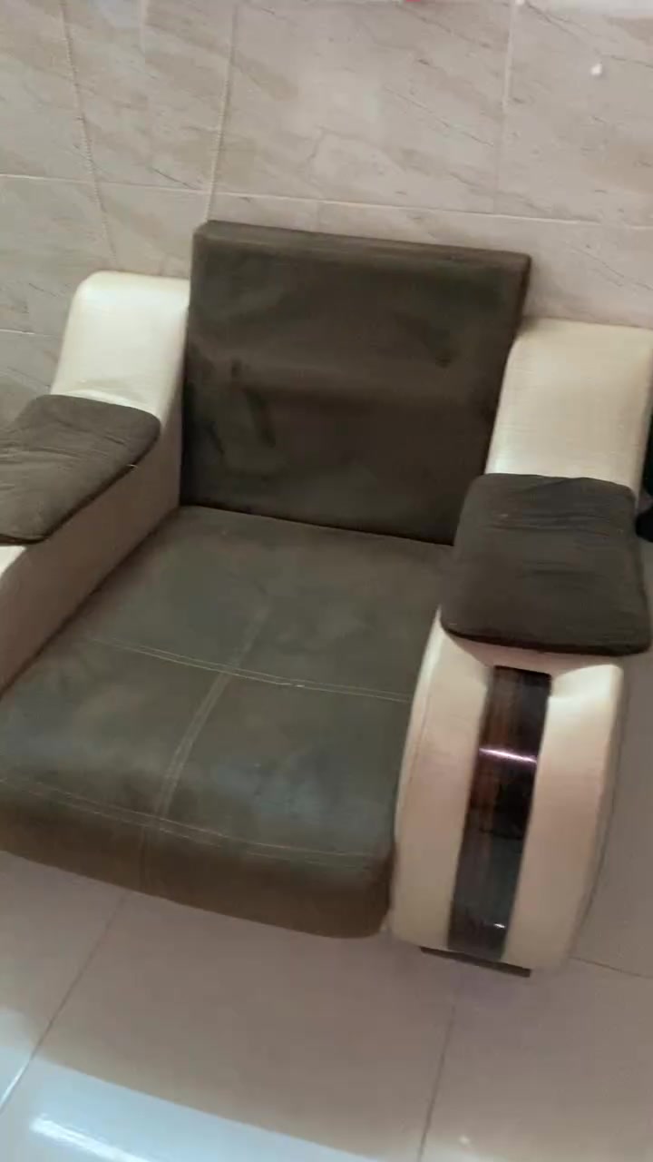 سلام عليكم عندي هاذا تخم اريد ابيعه اليريده ينطيني بي سعر زين وياخذه *********** هاذا رقمي
