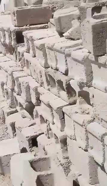 السلام عليكم اخوان ذني البلوكات للبيع تقريباً عددهن 500بلوكه إلي يريدهن هذا رقمي *********** بي واتساب
