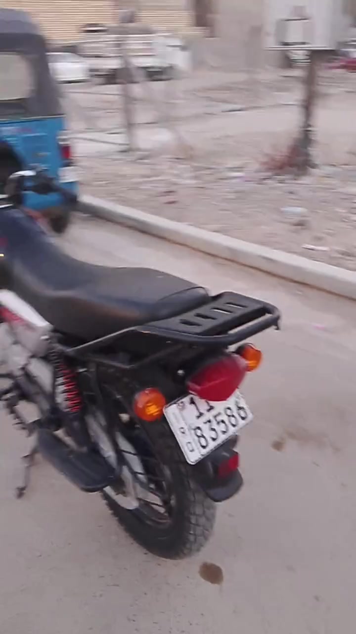 سلام عليكم ورحمة الله وبركاته 

نوع  / بوكسر جبلي 🏍️
موديل / 2023 ❤️
مرقم /  بغداد بسمي 🙎
مكيناه/  ما مفتوحه🧑‍🔧
كهربايات / كلهن شغال 🕺
الدراجه / نضيفه ما ناقصها اي شي 🧑‍✈️
السعر / 2.600 مليونين وستميه 🛬
رقم الهاتف /  *********** 
وتساب /  ***********
