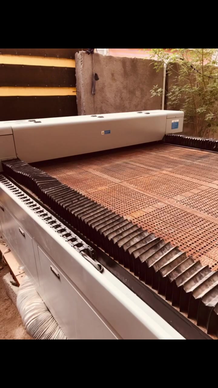 للبيع ماكينة ليزر CO₂ CNC بحالة ممتازة
القدرة:  (لا يوجد تيوب) 
الموديل: W6

‎يقص الخشب سمك ١٥ ملم ويقطع ويخدش المواد الغير معدنية(اكرلك و فلين و كراتين) 

تبلغ مساحة عمل الجهاز 1600 × 2600 

طاولة متحركة
جهاز فيدر اوتماتيكي
تبريد سائل ٥٢٠٠

سنة الصنع: 2024
الحالة: شبه جديدة / استخدام خفيف
تشمل: (مبرد ماء + اكسسوارات )
مناسبة لقص:
الخشب – الأكريليك – الجلد – القماش – البلاستيك
دقة عالية وسرعة ممتازة
جاهزة للعمل مباشرة
 الموقع: (البصره)
  #Cnc cuting machine  # برعم النرجس  #المودة #البصرة العراق  #🇮🇶  @الجميع
السعر ٧،٥٠٠$ (٧٥) ورقة
السعر قابل للتفاوض

