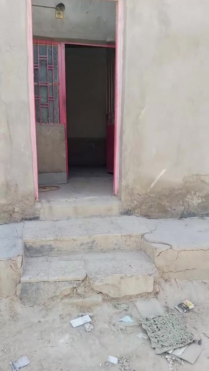 يعلن مكتب دلالية الزراعي في حي ميسان،،،
بيت للإيجار مساحته 70 متر،،،
طابقين غرفة كبيرة وصاله وحمام والطابق الثاني غرفة نوم وصاله 
ايجاره 175 الف ،،،
في كوفة حي ميسان نهايه الكيات شارع الزوار القديم خلف سكله الكرعاوي،،
للاستفسار الاتصال بالرقم ***********
مامتواجد على الفيس اتصل عليه لو تعال للمكتب
