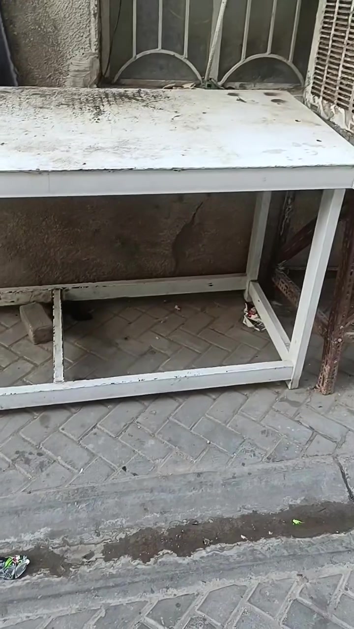 ميز للبيع العنوان مدينة الصدر
***********
