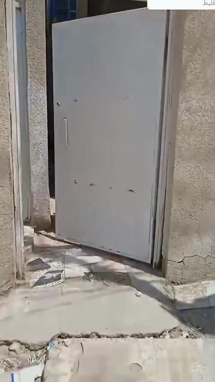بيت للبيع مساحة 100م طابقين على ساحه بحي الاطارات سعر مناسب اللا ستفسار ***********
