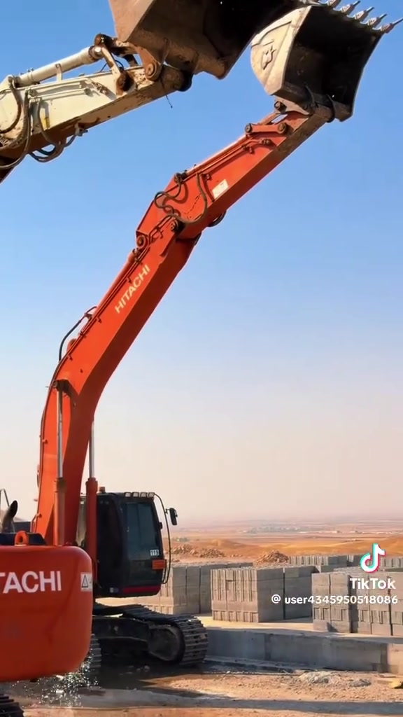 شاحنة • بدون تفاصيل