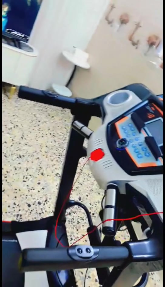 جهاز جديد جديد دبل ماطور جبلي وزن 160 سرعه 168 بي جهاز رجاج حرق دهون البطن والخواصر شاشه لمس سعرات حراريه ودقات القلب ومسافه مقطوعه  بلاتوث سماعات اواكس  شناو بطن قرص لف الخصر ودنبلاصات السعر 300 بغداد الشعب *********** يوجد واتساب
