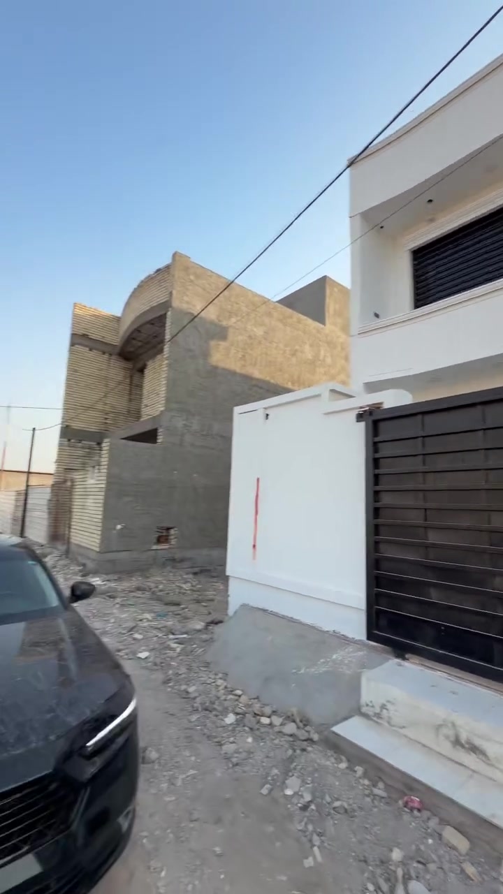 يتوفر بيتين للإيجار ( زيرو ) في منطقة المكاسب كل بيت يحتوي على استقبال وصاله ومطبخ وغرفتين نوم وحمامات في كل طابق مع توفر كافه الخدمات ماء كهرباء مدارس مركز صحي للاستفسار اكثر *********** واتس
