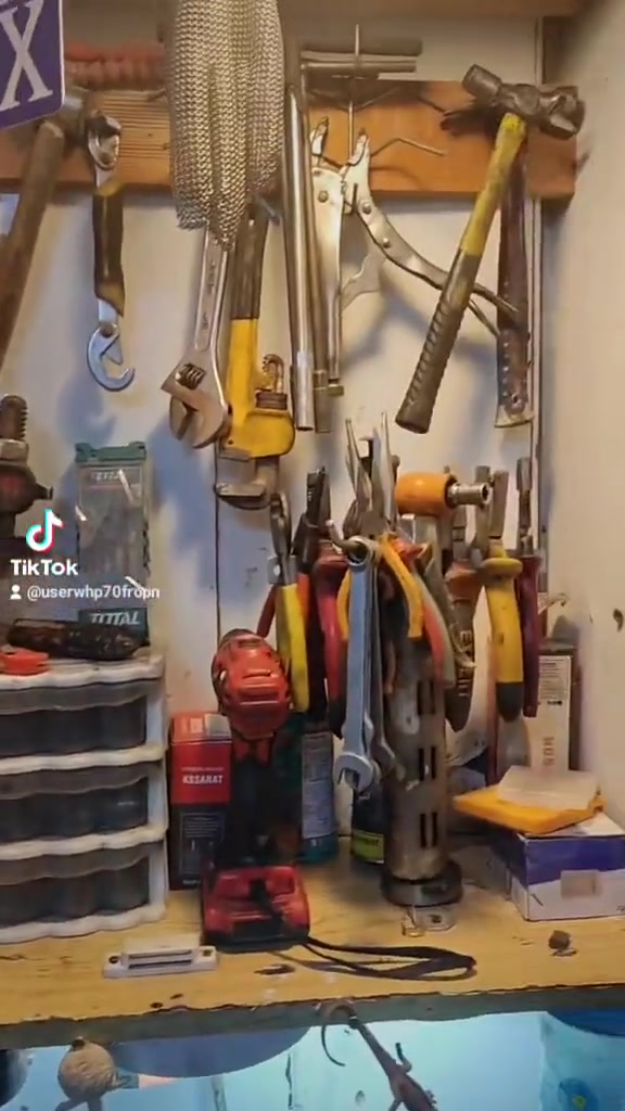 🔧⚡ عدتك خربانة؟ لا تشتري غيرها… خلّي نصلحها! ⚡🔧
📢 تصليح وصيانة جميع أنواع العدد الكهربائية
🛠️ دريلات
🔨 همرات ودريلات تكسير
🔩 برائن
🔋 عدد الشحن
⚙️ حادلات
⚡ مولدات 2.5 KVA و5 KVA
نعالج الأعطال الكهربائية والميكانيكية، ونفحص العدة قبل التصليح حتى نحدد الخلل بالضبط.
💯 شغل نظيف + فحص دقيق + سعر مناسب
📍 إذا عدتك توقفت أو ضعف أدائها، جيبها إلنا وخلي الباقي علينا 👌🔧
📩 للاستفسار راسلنا على الخاص 📞 اتصل بينا واحجز دورك
العنوان الدورة شارع المعلمين
وتساب
***********
