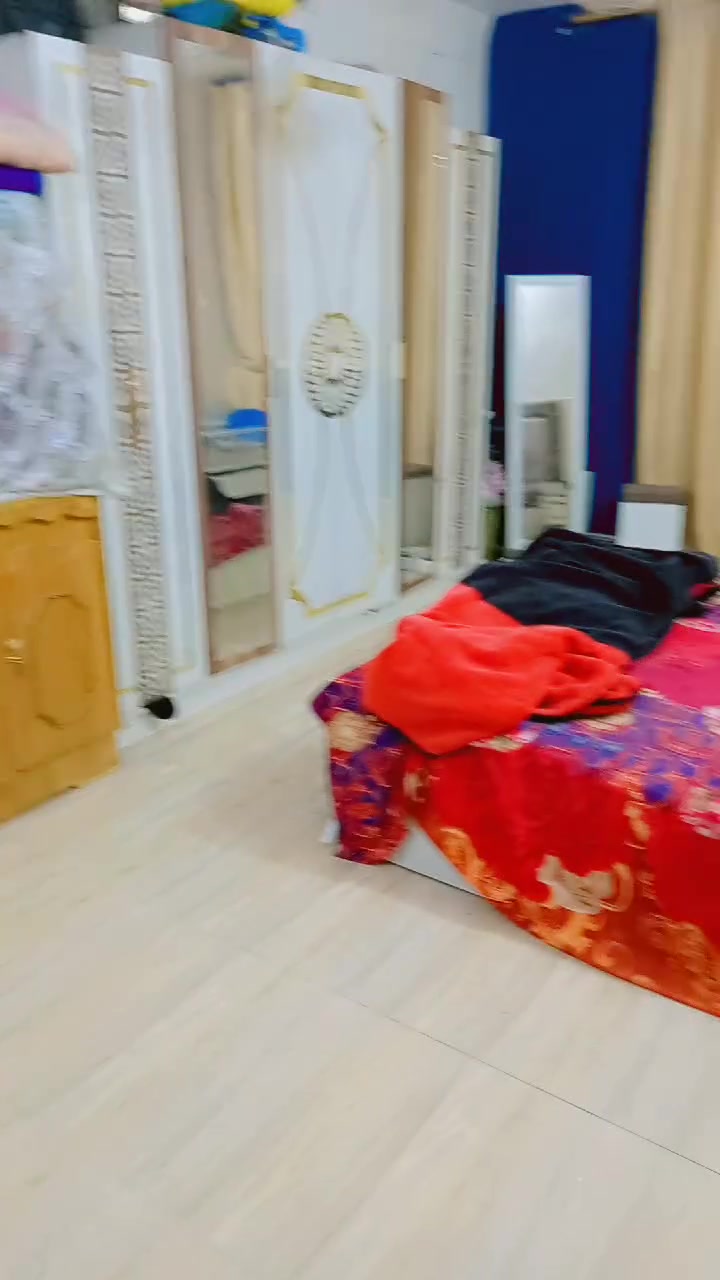 سلام عليكم شقه للبيع نص جبير غرفتين وصاله ومطبخ وحمام وصحيات مكان الزعفرانيه شارع معهد قرب عمار قوزي هذا رقمي ***********
