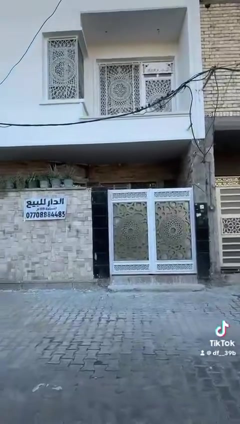 انتباه انتباه
قطاع السابع بصف شارع حسين كابريتر يبعد عن شارع ١٠٠ متر 

فقط البيع لا مراوس لا ايجار ولا سقفليا 👍

دار البيع 100متر 
بناء حديث 
كامل مكمل 
الأساس رفت 
الأرضيا مرمر 
جدران سيراميك 
البيت متعوب علي كلش 
الخدمات فول 
كهرباء ماي مدارس مستشفى 🏥 سوك 

التواصل فقط معا صاحب الدار.

سيد احمد 

‭***********‬

بعد شاهد البيت بعينك 

جوه مطبخ وصاله واستقبال وغرفه 

فوك غرفتين وصاله حمام 🚽 

طابق الثالث مشتمل صغير مطبخ حمام غرفه البيت 🏠
