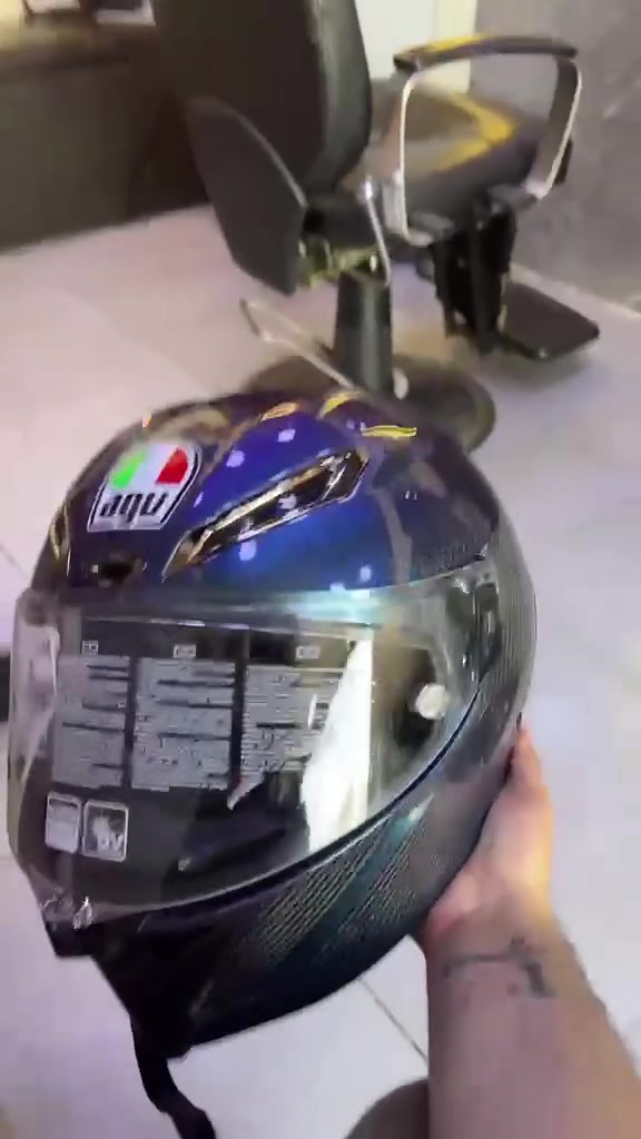 للبيع خوذة agv كاربون استخدام كلش قليل بعدها جديدة وملحقاتها والكارتونة موجودة كاملة ويا جامات ثنين مضلله وشفافة جديدة مكاني بغداد شارع فلسطين رقمي
***********
