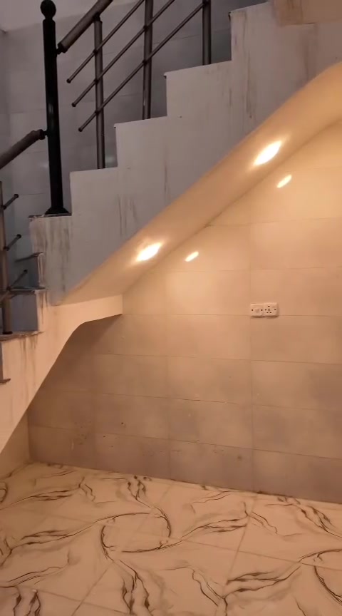 سلام عليكم 50م طابق ونص بناء حديث
شغل وعمل شركتنا قمة إيفل للأستشارات الهدسية 
والمنزل للبيع ويحتوي على غرفتين نوم 
وستقبال ومطبخ وصحيات
وسعر مناسب
للاستفسار على الارقام التالي 
***********
***********
