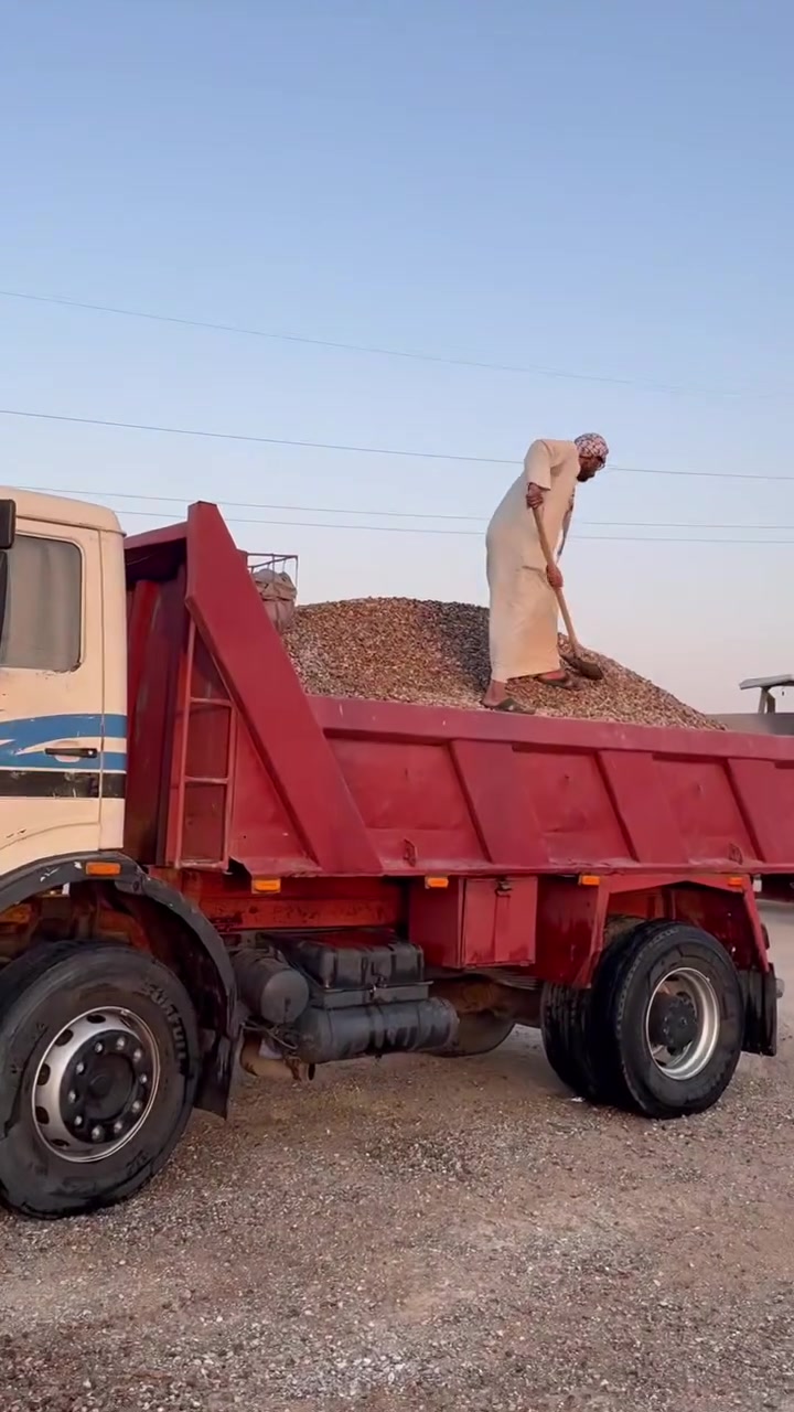 ﷽ 
للبيع مواد بناء 🚧 
 

,ٍرمل،. زبير شرط  التك 140 فول واصل 
           ك.                كنتر 40 فول واصل 
    د.                          دريجل 60 فول واصل 

رمل مغربل    التك 175  فول  واصل 
                   ك.كنتر 50 واصل فول
   د.                 دريجل 75 فول واصل 

 حصو +بحص. اجلات شرط  مغسول 
تك 165 واصل 
كنتر 50 واصل 
دريجل 75 واصل 

أتراب  حلو 
الكنتر 30 واصل 
دريجل 35 واصل  

,ٍملاحظه :؛1:حمل فووول شرط 
    ً.            2:عدي كناتر و ادريجل 
        ر.     

للاستفسار على الرقم ***********

