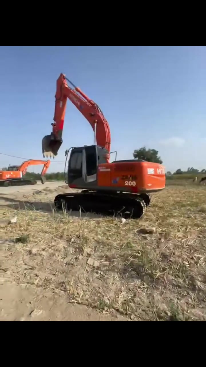 حفارة • موديل ٢٠١٠ • جاهزة للعمل