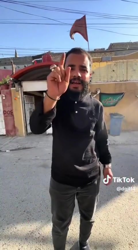 بيت للبيع حي طارق 100وبي مجال 300متر***********

