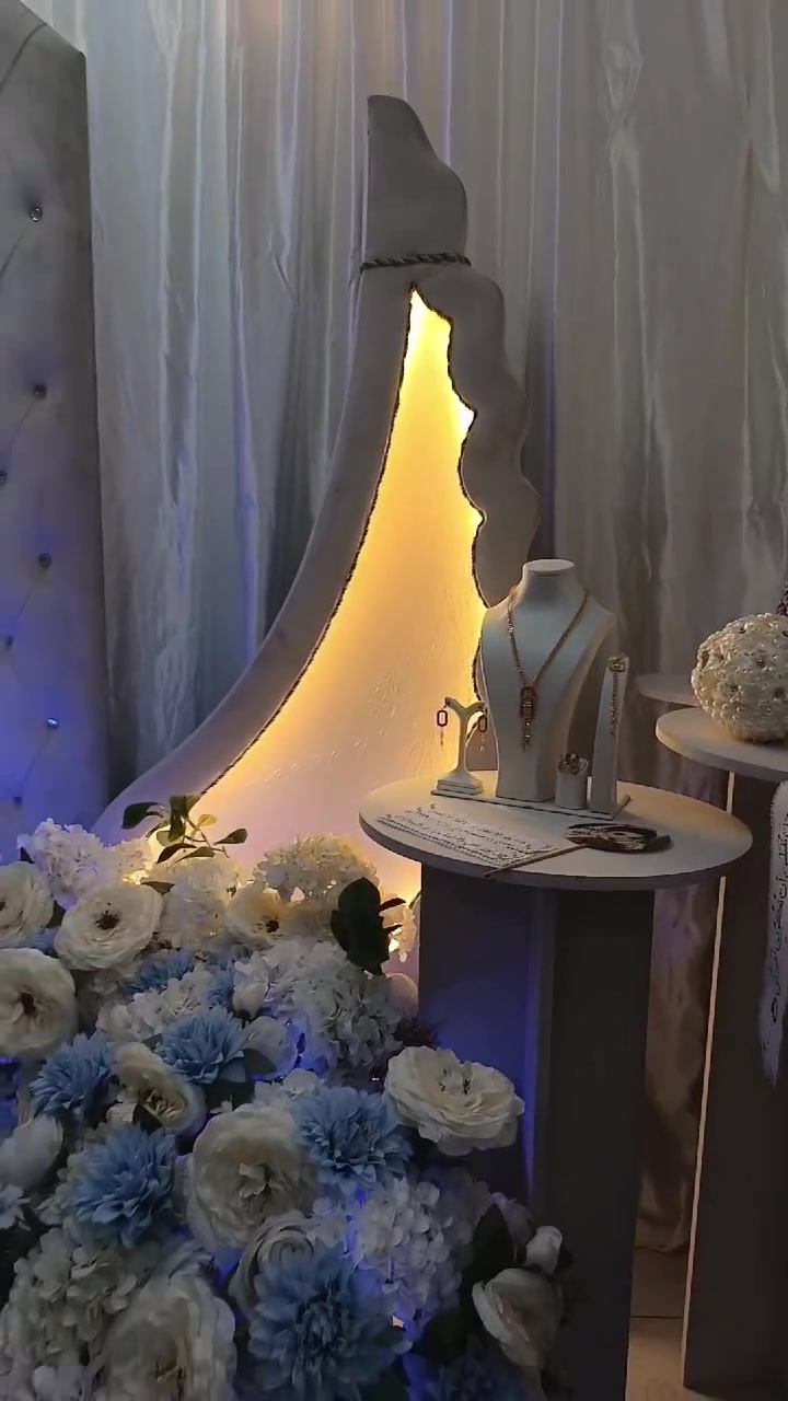 كوشة أنيقة بتصميم عصري، جاهزة للاستخدام ومناسبة للأعراس والخطوبات والمناسبات 🌹
بردة الخلفية 
طاولة أمامية
اجنحة وباب وسطية مع اضائه
شازلون
حالة ممتازة وجاهزة للتنصيب

📍 الموقع: ديالى
📞 للاستفسار: ***********

للبيع بسعر مناسب جداً
