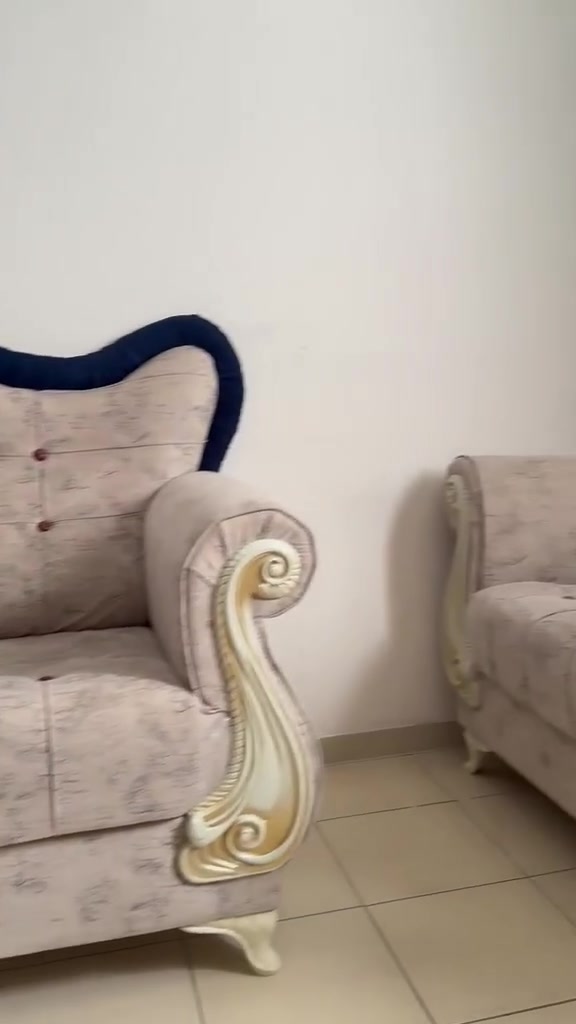 للبيع 8 مقاعد نظيف
*********** واتساب
