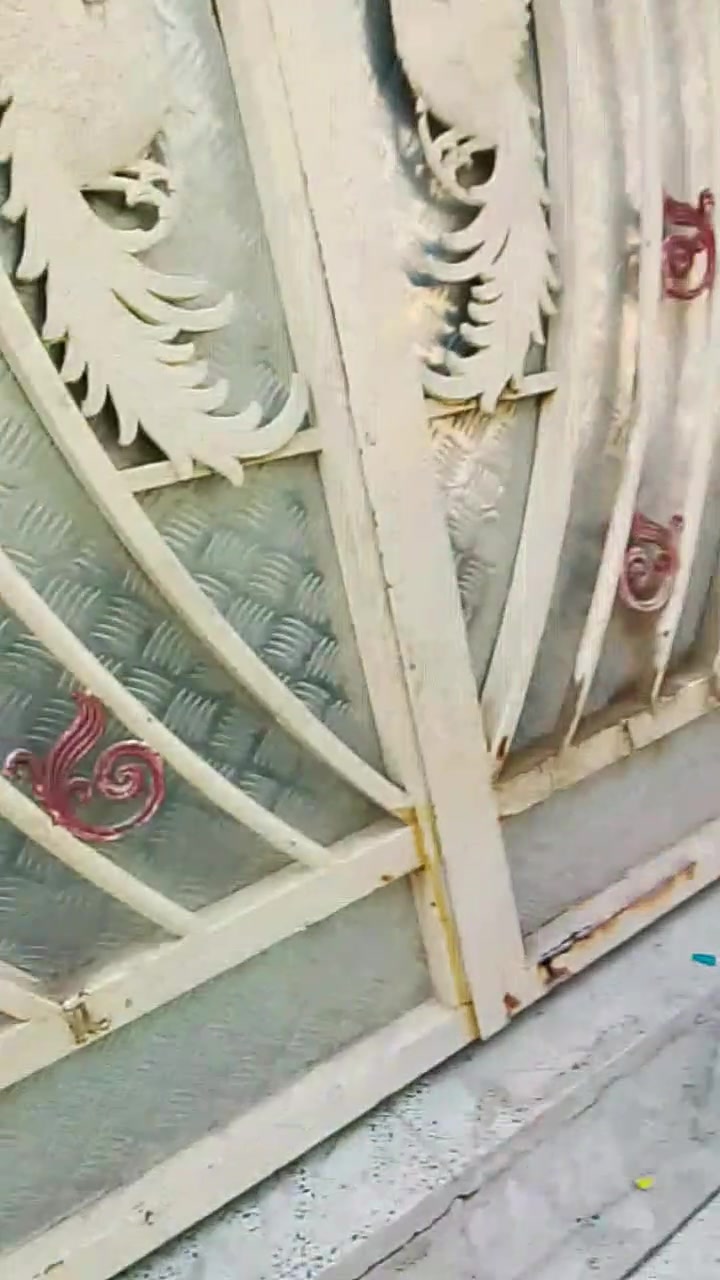 عندي بيت ابشارع الضغط نهايت حي اور 100 متر طابو زاعي  سعره 70اوبي مجال ***********
