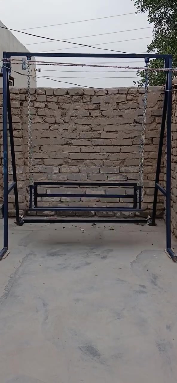 مرجوحة • تحمل ٥ أشخاص • سفوان حي الحكيم