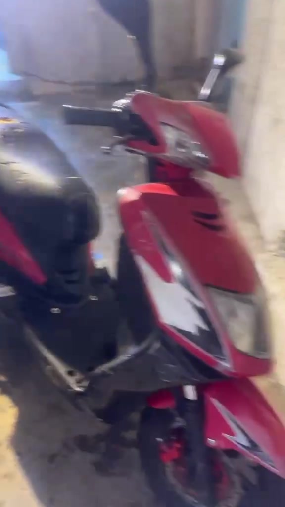 سلام عليكم 
للبيع سكنس نثيه اوراق اصولي 
سويج نسختين 
دراجه كامله مابيها نقص
كهربائيات شغاله تايرات جدد 
باتري جديد نكره سلف 
*********** واتساب 
مكاني بغداد البياع
