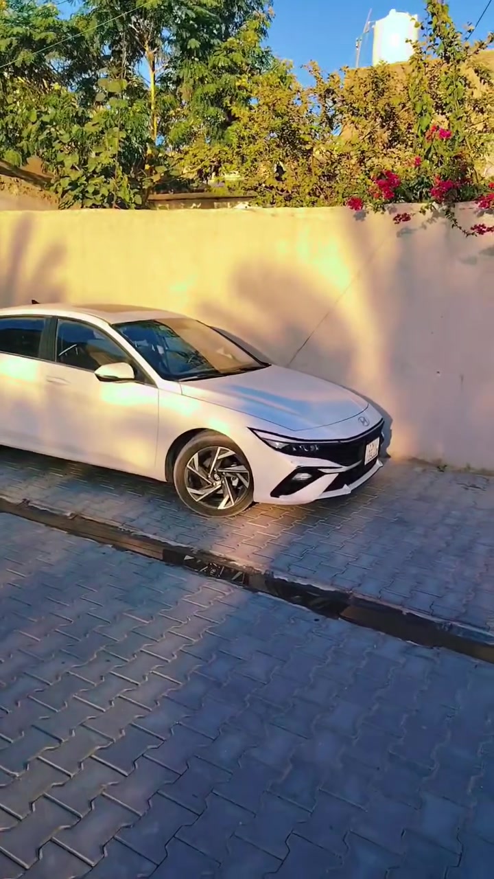 أهلا بيكم   ويا عروض مكتب سندك العقاري 
قطعتين أرض للبيع طابو ملك عراقي 
كل قطعة مساحتها 200 م  واجهة 10م × 20م
مجموع مساحة القطعتين 400 متر بواجهة 20 م
عرض الشارع 7 متر
المنطقة هادئة وجميلة وتحتوي على كافة الخدمات ماء كهرباء ومجاري مطرية شوارع المنطقة كلها مقرنص حديث
العنوان أبي الخصيب حمدان قرب جامع الشهيد منطقة الرومية مدخلها من فرع افران الفاخر
تبعد 500 متر عن الشارع السايدين الداخلي 
السعر 63 مليون للقطعة الواحدة 
للاستفسار أكثر اتصال على رقم الهاتف ***********
