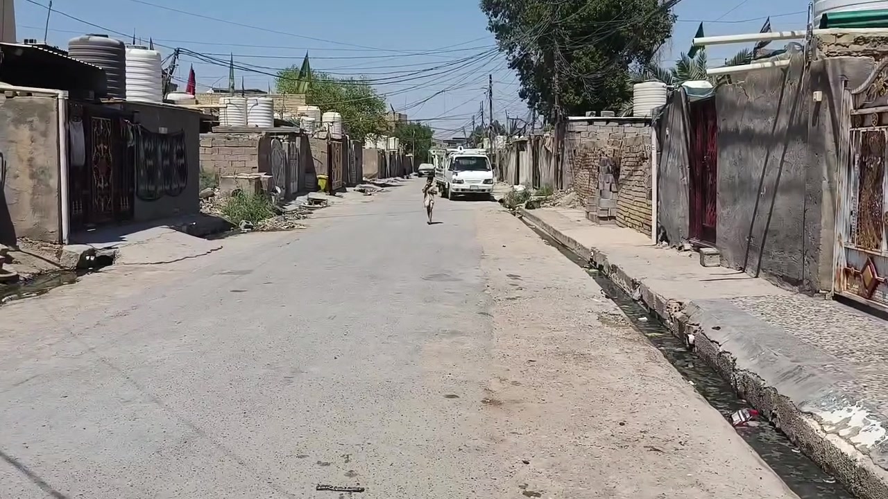 الدار للبيع تبليط مجاري جنس الارض زراعي
يحتوي على 4غرف وستقبال وصاله وهول 
البيت نضيف وجاهز عوزه بس تطبيك الارضيه 
الموقع خلف علوة عباس العكيلي 
السعر40 وبي مجال للشراي للاستفسار مراسلة الصفحه أو الاتصال على الرقم ***********
