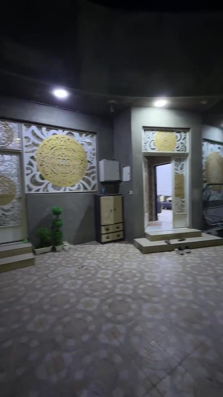 السلام عليكم
دار للبيع 
جنس العقار وقف سني
قرب الجسر الايطالي 
مساحه ٢٣٠ م (١٠x٢٣)
عدد الغرف ٢ 
استقبال ٤x٥
صاله ٤x٧
عدد الصحيات ٤
بيع مع سبالت عدد ٣  
السعر ١٨٥ قابل للتفاوض
البناء طابوق 
للتواصل ***********
