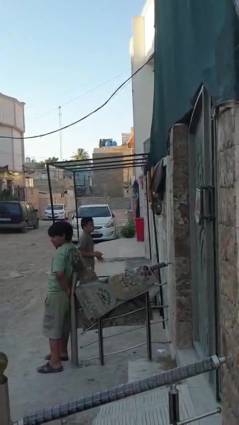 للبيع بيت كاظمية منطقه الطي نزال الصافي ثالث فرع على يمين قرب أسواق المرتضى البيت الواجهه 10 النزال 8.50 المساحه الكليه ٨٥ متر يحتوي البيت على سبالت عدد ٣ زائد كاونتر كامل مع ملحقات زائد بردات البيت زائد كامرات زائد بنكات باقي تفاصيل اتصل واتساب *********** ابو أمير
