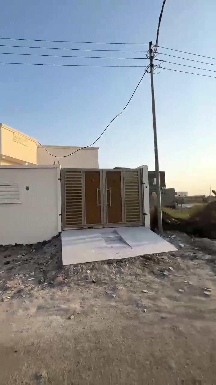 بيت البيع طابو زراعي عراقي اصولي مساحت البيت 250 متر يحتوي البيت على قرف عدد 3 وستقبال وصاله ومطبخ وصحيات العنوان البصرة أبو الخصيب طريق سيد حامد السعر  130 مليون وبي مجال الستفسار نتصل على الرقم *********** بي واتساب
