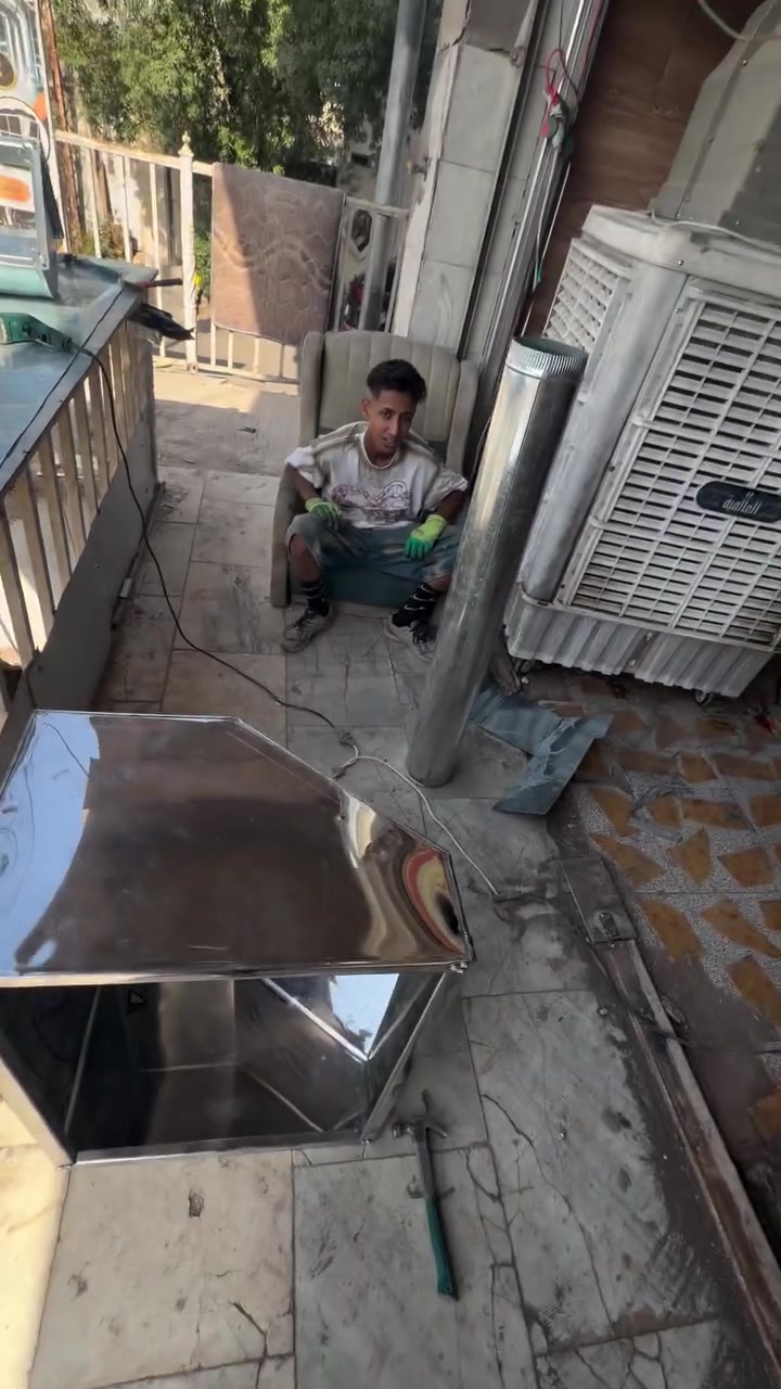 عمل بوجات ستيل ستيل بنظام التقاسيم 🔥
شغل مرتب ودقيق، توزيع هواء متوازن وتشطيب نظيف يليق بالمكان.
📍 تنفيذ حسب القياسات والطلب
📲 للحجز والاستفسار: ***********
