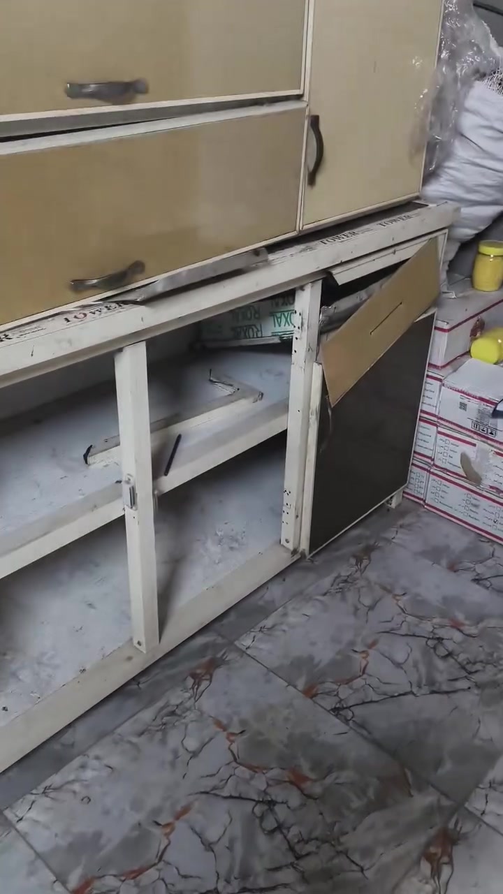 للبيع كاونتر مفصخ عوزه شغل هل موجود ابيعه سنك ابو المرمره المهم هوه مصخ عوزه شغل قيم وخذ مكاني بغداد قرب سبع قصور ***********
