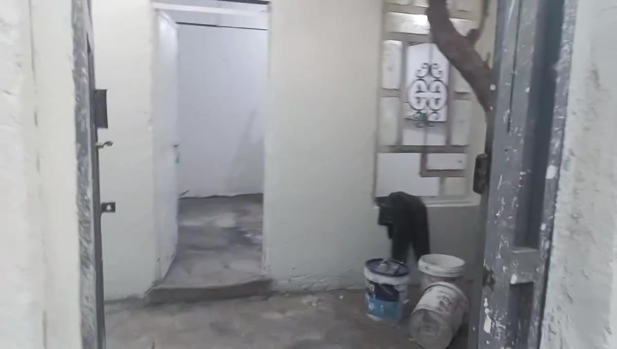 السلام عليكم بيت زراعي بشارع حجي كشكول بلبدايه وره حسينية العقيله وسيد حميد ابو الانشائيه بيه وصل تطويب مساحته 110متر يتكون من غرفه وصاله ودوانيه ومطبخ وصحيات وطارمه البيت نضيف ومرتب يبعد عن الشارع العام  اقل من نص دقيقه السعر 28وبيه مجال ***********

