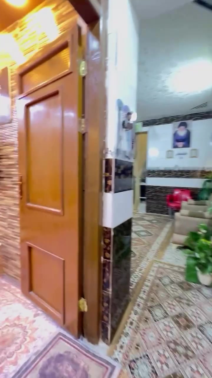 السلام عليكم بيت للبيع مساحه ١٢٥
مكان الرئاسه مجأور افران البتول بي استقبال وصاله جبيره ومطبخ بارد ومطبخ حار وحمام وترك وغرفه نوم وفوك بي غرفتين نوم وحمام للستفسار الاتصال ***********
