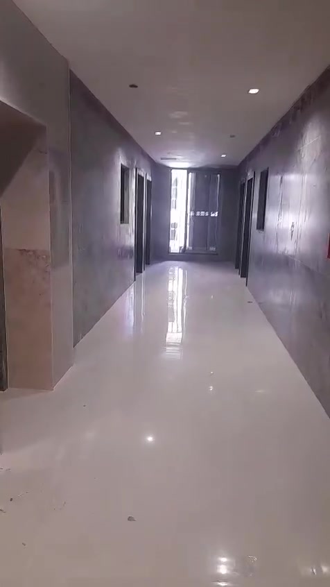 شقق سكنية بناء حديث
سند مستقل 
فتح بيان في الطابو 
يوجد شقق أماميه مساحه 140 متر
تحتوي على 3 غرف نوم صاله جلوس مع مطبخ وصحيات 2 مع بلكونه 
البنايه عله نظام كهرباء وسكيورتي 24 ساعا 
وساونه ومسبح وكراج طابقين ومصاعد عدد 2
موقع📍: كراده داخل قرب مصرف الطيف/***********
