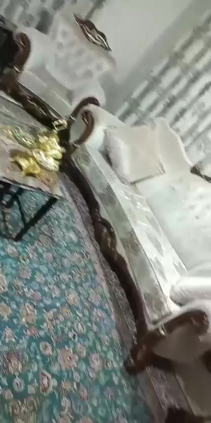 تخم قنفات الملكي 10 مقاعد للبيع جديد اي عيب ما بي سعر 340 الف وبي مجال مكاني كركوك ***********
