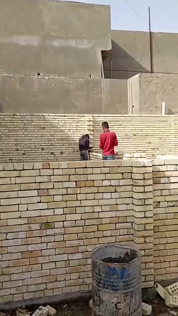سلام عليكم احنه كوادر من بناء وتطبيك سيراميك ولبخ ونشتغل واجهيات نجف كربلاء بابل رقمي ***********

نص مكتوب في الصور:
- استكشف ما يناسبك لك