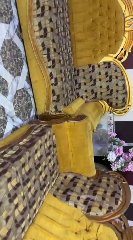 تخم قنفات ملكي تفصال كله خشب قوي جداً بحالة جيده
معرض تفصال ثقيل جدا قياس عرض مترين ونص ارتفاع مترين و30
سعر تخم قنفات — 300 بيه مجال سعر معرض 250 الف
*********** مكاني البصره كرمة علي
