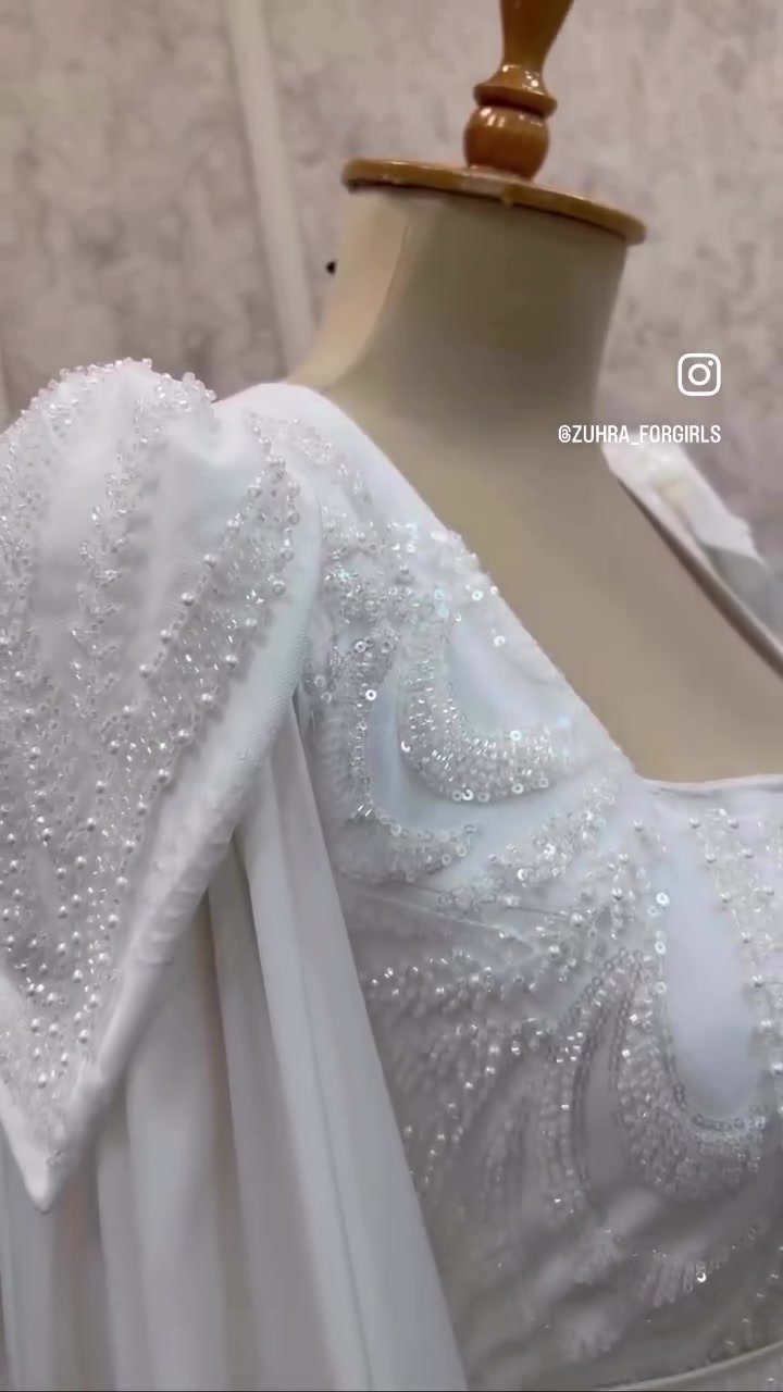 السلام عليكم بنات
عندي قفطان ملبوس ساعه كد تصوير بس قياس يلبس من وزن ٥٠/٧٠ وياه الحزام مالته  همين والقفطان من بيج زهره وتصميم وخياطه كله عراقي درجه اولى
السعر تواصلوا على رقم ***********
