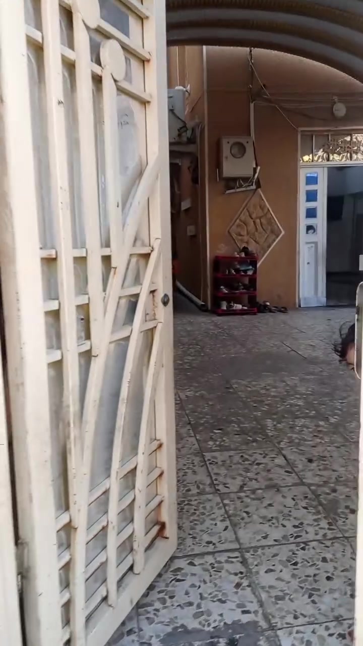 بيت للبيع بكربلاء حي العسكري قطاع 13 ثاني فرع عن شارع العام مساحه 154متر واجهه تسعه ونص طابقين بيت عكاده نضيف جدا السعر 125وبيه مجال للشراي رقم موبايل وبيه  واتساب ***********

