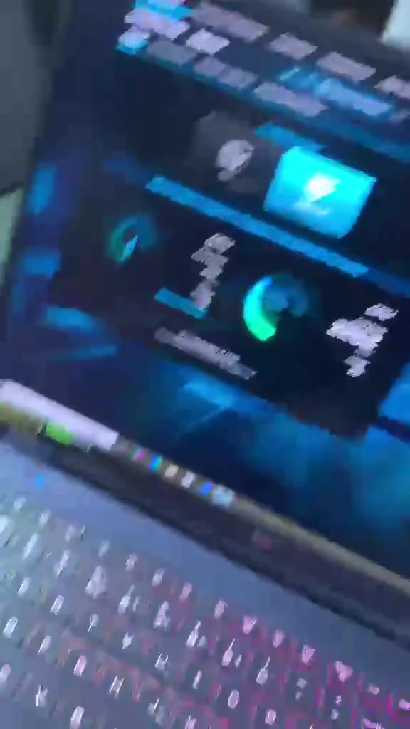 لاب توب قيمنق قوي جدا  (Acer Predator Helios) 🔥💻
​  للألعاب والاحتراف (حالة ممتازة)
​ لاب توب تشغل كل الألعاب على أعلى إعدادات 2k ، أو تشغل برامج المونتاج والـ 3D والبرمجة الثقيلة بدون أي تهنيج

​✨ المواصفات :
​المعالج: Intel Core i9-14900HX ( معالج جيل 14 من إنتل، أداء قوي للمهام الثقيلة)

​كرت الشاشة: NVIDIA GeForce RTX 4060 8GB (بطاقة قدرة تصل إلى 140 Watt لدفع أعلى فريمات)

​الرام: 16GB DDR5 بسرعة 5600MHz

​التخزين: 1TB NVMe SSD (سرعة  بنقل البيانات وتشغيل النظام)

​الشاشة: 16 بوصة بدقة WQXGA (2560×1600)، بتردد 240Hz وزمن استجابة 3ms (ألوان ممتازة وسلاسة فائقة بالألعاب التنافسية)

​التبريد: نظام تبريد متطور AeroBlade 3D مع معدن سائب (Liquid Metal) للحفاظ على حرارة ممتازة تحت الضغط.

​الكيبورد: 4-Zone RGB قابل للتخصيص.

​💰 السعر :2,000,000 دينار عراقي (مليونين) وبيه مجال
📍 الموقع: النجف الأشرف (يتوفر توصيل / معاينة مباشرة)

رقم الهاتف : ***********

