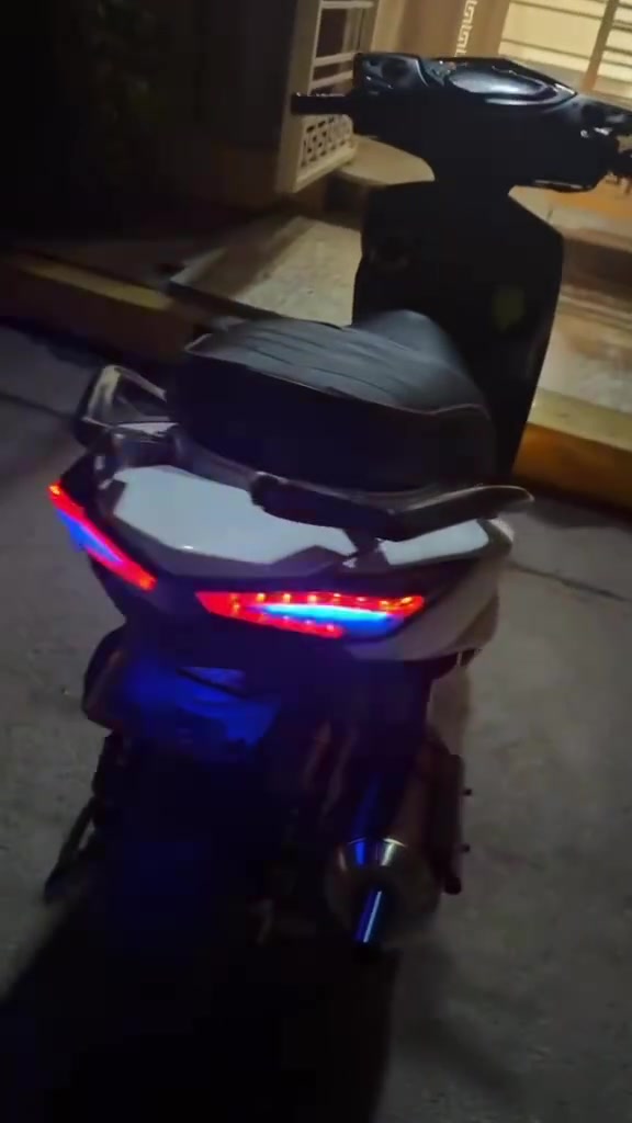 السلام عليكم شباب بكلايت كوسو اصلي مال سكنس لد للبيع ب200وبي مجال للستفسار*********** بي واتساب مكاني بغداد
