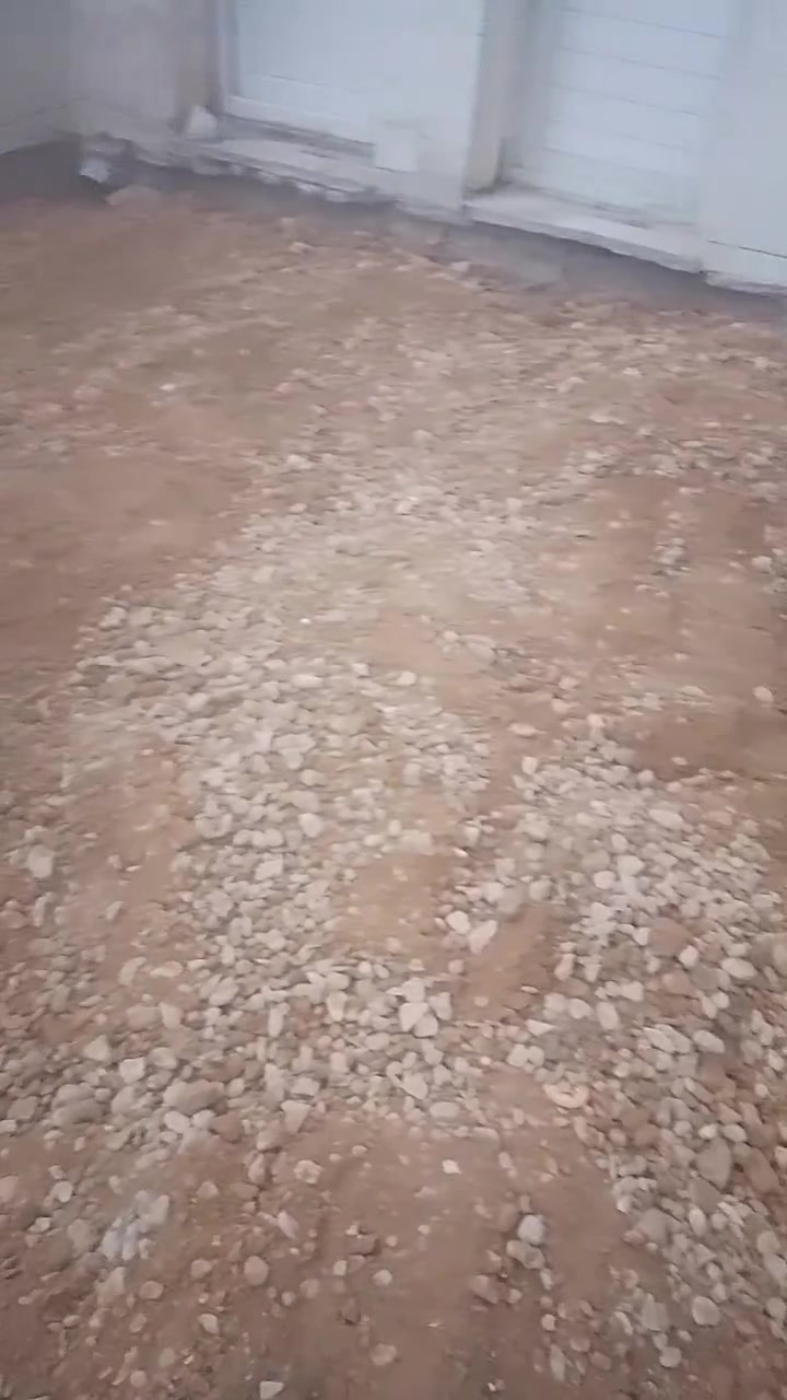 السلام عليكم كادر عمال مختص تنظيف البيت وحدل التراب بالكنغر وفرش السبيس وصب ارضيات وتفليش ارضيات مكاني حله تواصل معنا على واتساب ***********
