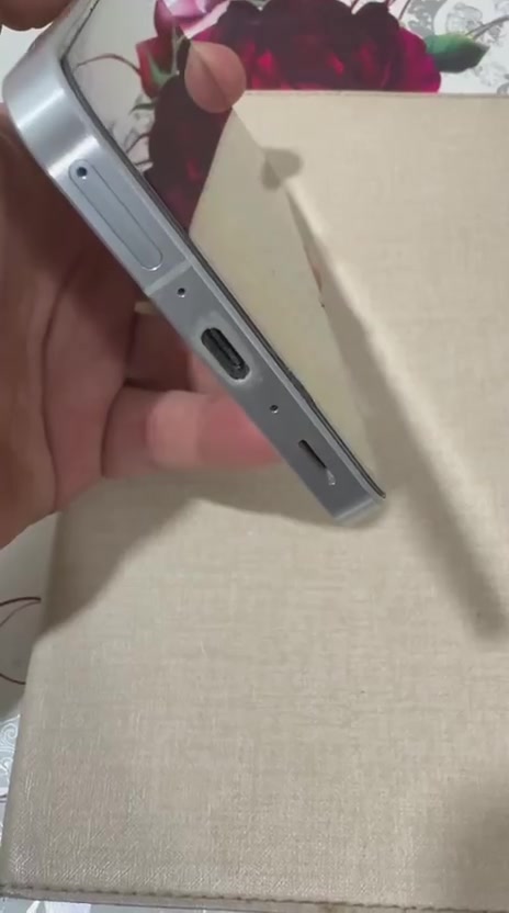 سلام عليكم سامسونج A56 ذاكره 256 الجهاز نضيف كلش الجهاز ما مفتوح اي ما داخل صيانه الجهاز ويا كارتونه والكيبل الاصلي وهاي الزكه مكسوره مو الشاشه  الموقع بغداد الحبيبيه *********** السعر 450
