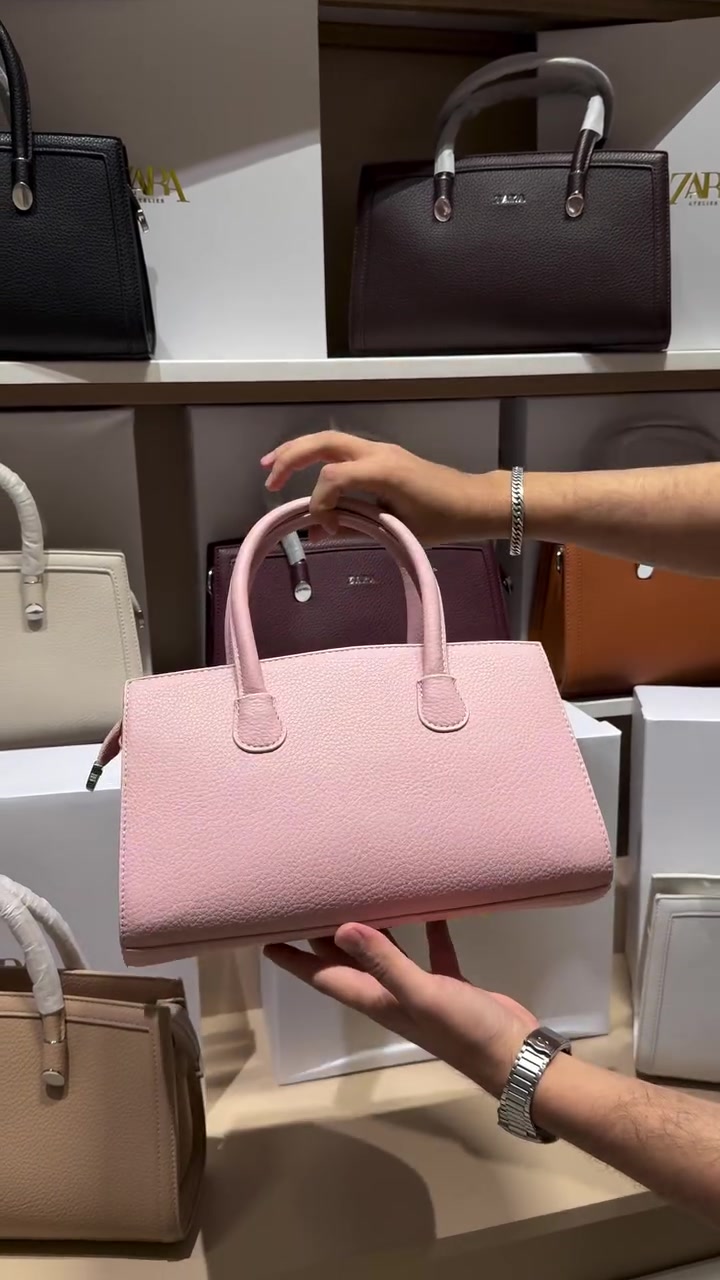 - تميّزي مع تصميم الحقيبة ‪‪‪‪‪‪‪بهاء للأحـ👠ـذية والحقائب‬‬‬‬‬‬‬ ⚜️
- حقيبة ماستر -حجم (30*20) - خامة جلد كوالتي عالي💕
-متوفر عدة الوان تصفحو المنشورات لطفاً 
الديوانية / ام الخيل / مقابل جامع ابراهيم الخليل /مجاور مستر ابل للموبايلات
للأستفسار مراسلة البيج او رقم المبيعات (***********)
توجد خدمة توصيل لكل محافظات العراق #جديد #shoes #موضة #bag #model
