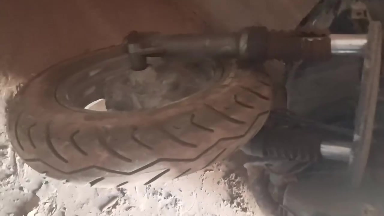السلام عليكم شارصي فراشه نظيف للبيع سوادات نظيفه بس اللي عليهن تراب بالحقيقه اوضح دشبول ضفيره جوزه سبايدر سوبايا ذيل بالكلايت بي دبلات شغال امامي تاير نظيف امامي ما عوزها بس مكينه تشد وتطلع  العنوان ديوانيه حي العصري ***********🛵
