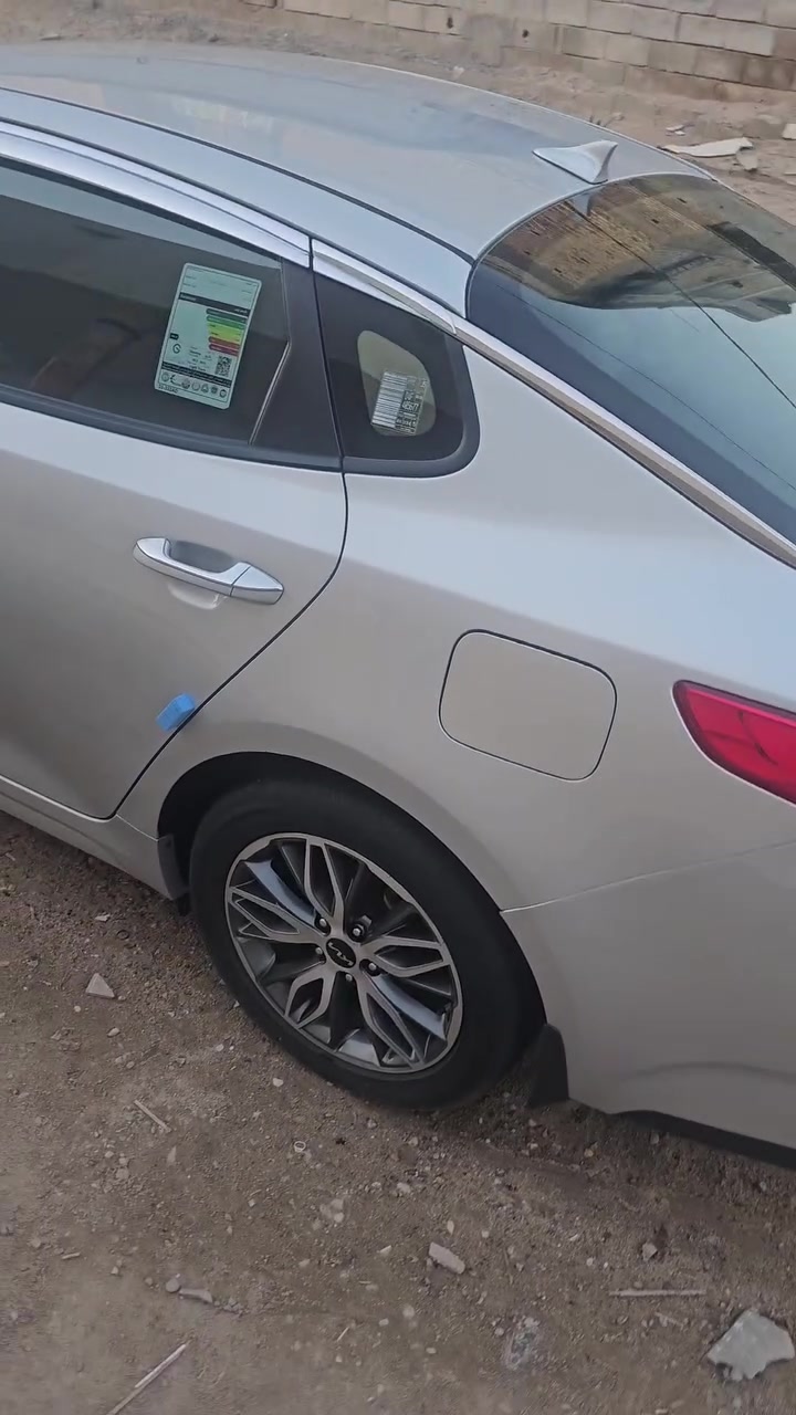K5 كي فايف للبيع وارد كوري مكفوله 
مديل ٢٢ شاشه وكامره بلاديه حساسات خلفيه مثبت سرعه 
سياره نضيفه كلش رقم اربيل وكاله باسمي 
مكينه ٢٠٠٠ دوش بانزين
سعر 178 وبيه مجال 
البصره الهارثه 
***********
