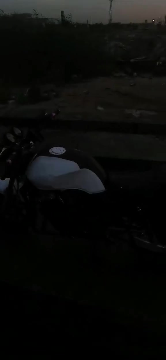 السلام عليكم حبايب CB400 للبيع تفاصيلها بل خاص كلشي يخصها ***********واتساب موجود مكاني مسيب موجود بكل وقت 💙
